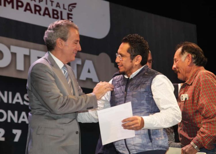 Entrega Pepe Chedraui constancias de mayoría a integrantes de Mesas Directivas de Vecinos