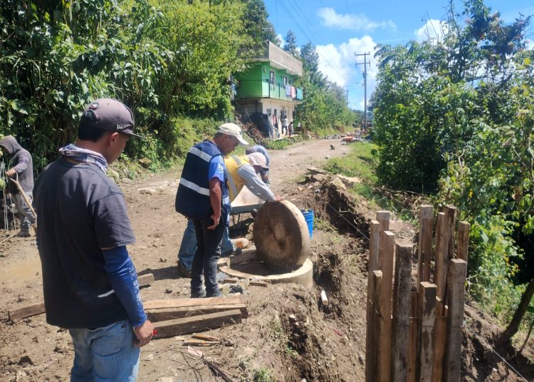 Limpieza y desazolve en más de 10 kilómetros de drenaje realizó Agua de Puebla en comunidades afectadas por las lluvias en la Sierra Norte