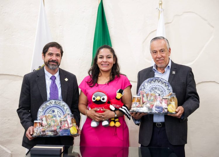 Fortalece Lupita Cuautle vinculación con Universidad Ibero Puebla
