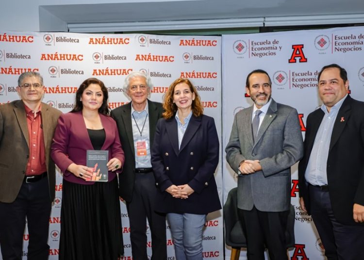 Presentan obra sobre innovación en sector financiero en la Anáhuac Puebla