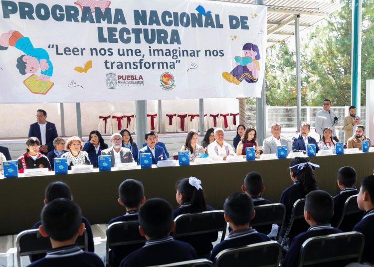 SEP Federal dona 673 libros de lectura a estudiantes poblanos