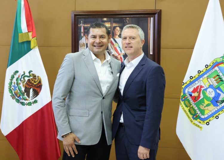 Se reúne Armenta con CEO de Volkswagen