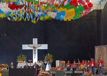 Convertirse en artesanos de la paz, llamado del Arzobispo Víctor Sánchez
