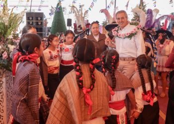 Pepe Chedraui celebra el Día del Músico y Feria del Esquimole en Canoa