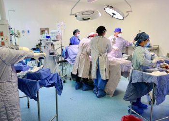 Realizan primeras cirugías de prótesis de cadera y rodilla