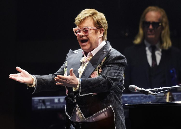 Norwegian homenajeará a Elton John en nuevo crucero