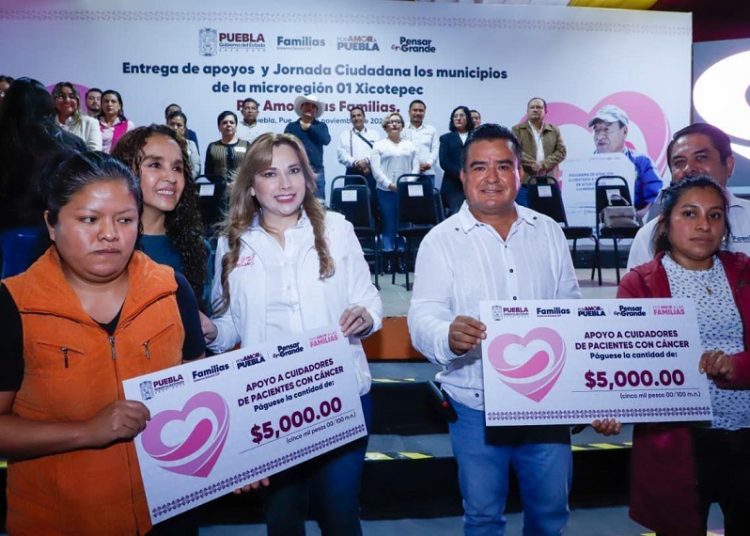 Sedif entrega apoyos en microrregiones de Xicotepec y Huauchinango