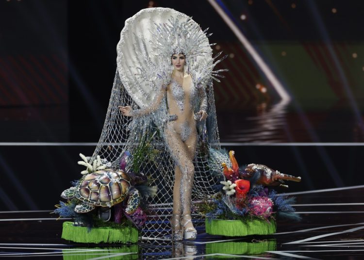 Dos jurados de Miss Universo renuncian por presunto fraude
