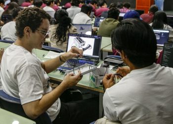 Promueven soluciones tecnológicas con Hackatón 2025