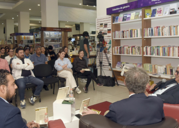 En CCU, presentan «Los malos de la historia: Maximiliano», del autor español Will Fowler