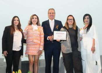 Saskia Niño de Rivera impartió una conferencia en el Teatro de la Ciudad