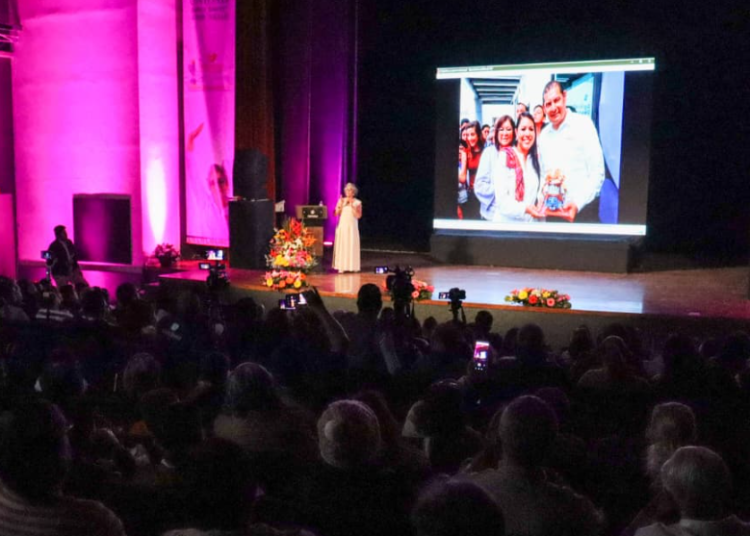 Lupita Fernández rinde su primer informe de labores al frente del DIF de San Pedro Cholula