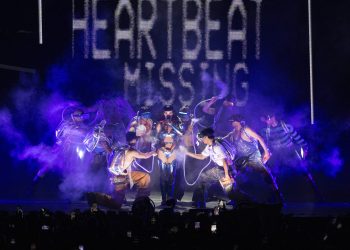 Katy Perry monta una gincana pop futurista en el Palau Sant Jordi de Barcelona