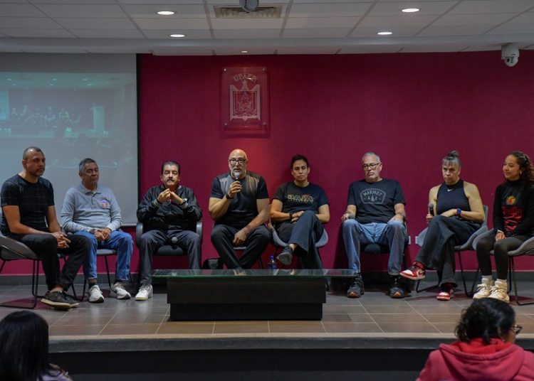 Leyendas del básquetbol mexicano se reúnen con jóvenes de Upaep