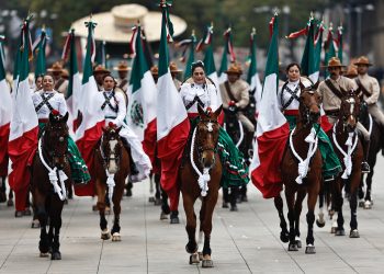 Defensa de México modifica ruta de desfile militar del 20 de noviembre ante nueva marcha