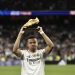 Mbappé ofrece Bota de Oro a afición en el Santiago Bernabéu