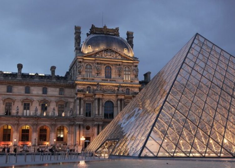 Museos franceses aplicarán tarifas más altas a turistas que no sean de la UE