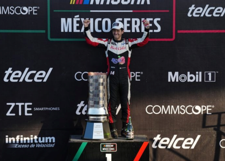 Alex de Alba Jr. se corona campeón de la NASCAR México Series en Puebla