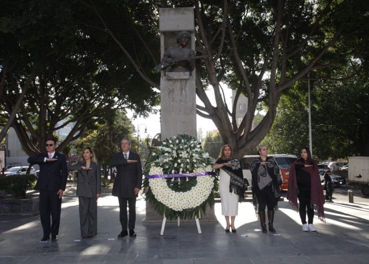 Ayuntamiento de Puebla conmemora natalicio de Carmen Serdán