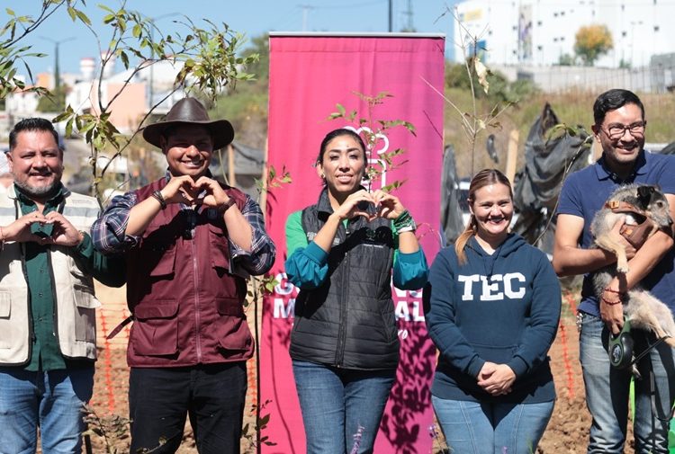 Norma Pimentel realiza jornada de reforestación en San Lorenzo Almecatla