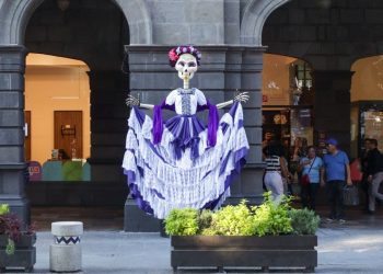 Paseo de Flores y Catrinas enmarca celebración del Día de Muertos