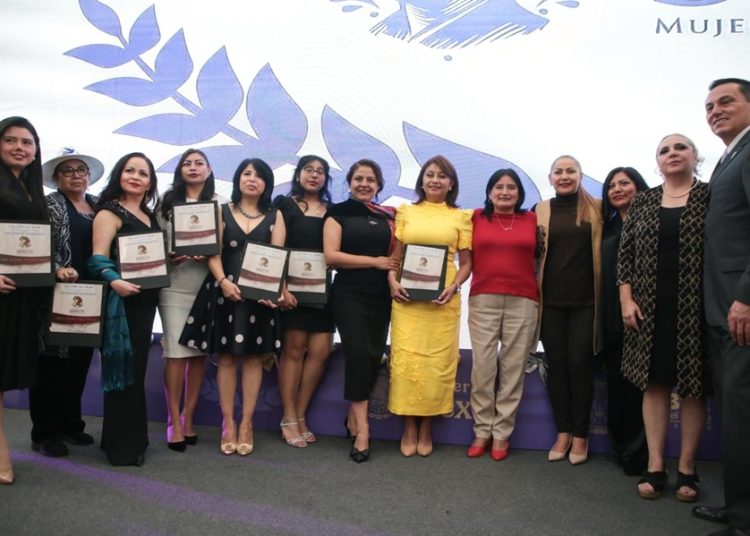 Entregan Premio Carmen Serdán 2025 a mujeres transformadoras