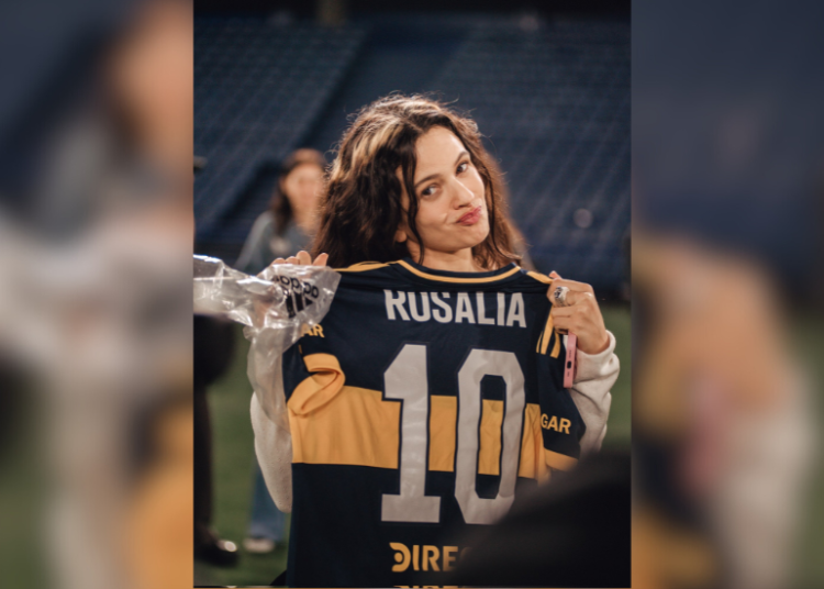 Rosalía visita en Buenos Aires el estadio del Boca Juniors