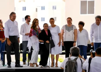 Claudia Sheinbaum entrega 225 viviendas nuevas