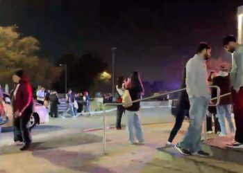 Tiroteo en centro comercial de California deja 2 heridos