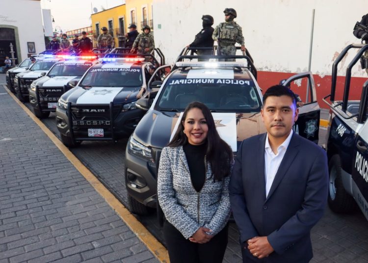 Tonantzin Fernández entrega de nuevas patrullas