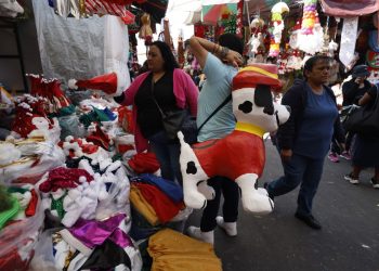 Navidad, temporada alta para el comercio informal