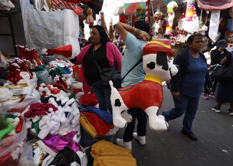 Navidad, temporada alta para el comercio informal