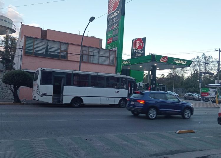 Denuncian unidad irregular de la Ruta 45A por obstruir accesos en Puebla