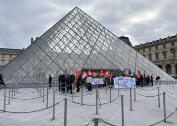 El Louvre abre parcialmente pese a huelga de trabajadores
