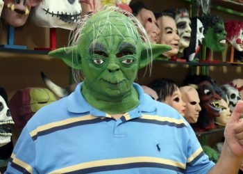 Caretas: un arte que da rostro al adiós en Ecuador
