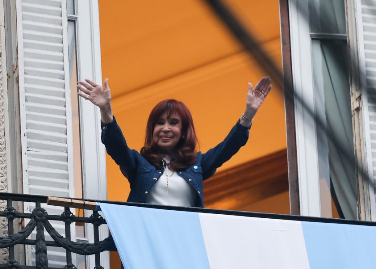 Cristina Fernández es ingresada en un hospital de Buenos Aires