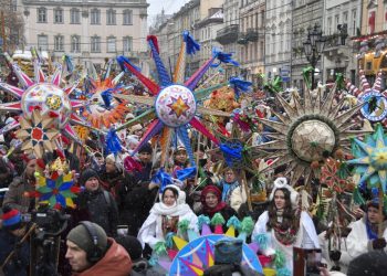 Villancicos y estrellas llevan esperanza a Ucrania