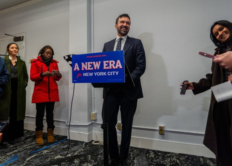 Alcalde electo de Nueva York orienta a migrantes ante redadas de ICE