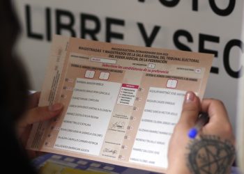 Oposición en México reúne más de 130 mil firmas por reforma electoral