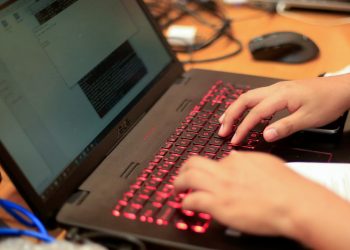 La fibra óptica impulsa las telecomunicaciones en América Latina