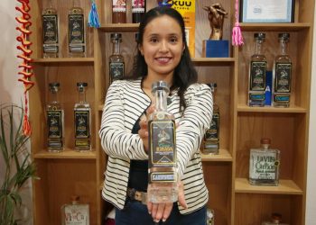 Puebla: 60 marcas de mezcal cuentan con marbete fiscal