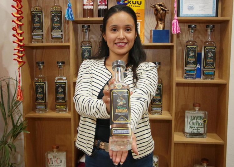 Puebla: 60 marcas de mezcal cuentan con marbete fiscal