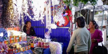 Descartan enfrentamientos entre ambulantes por espacios para venta de artículos navideños