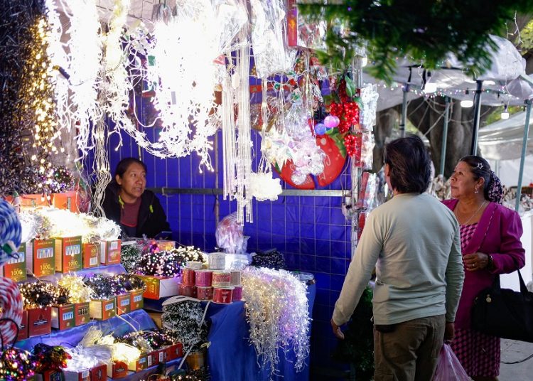 Descartan enfrentamientos entre ambulantes por espacios para venta de artículos navideños