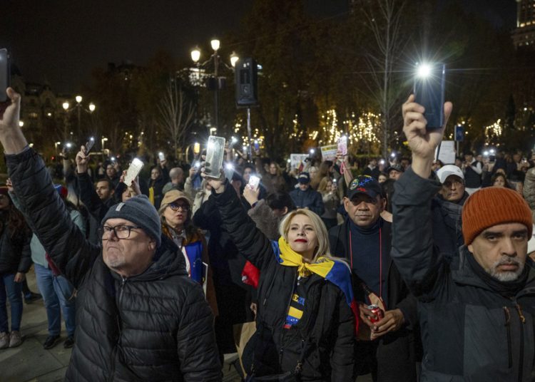 Venezolanos apoyan a Machado desde Madrid 