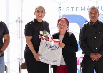 Lupita Cuautle inicia entrega de Canasta Navideña 2025