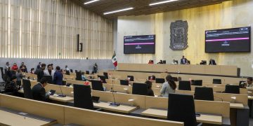 Aplazan hasta 2026 debate sobre concesión de paraderos y reconocimiento de infancias trans