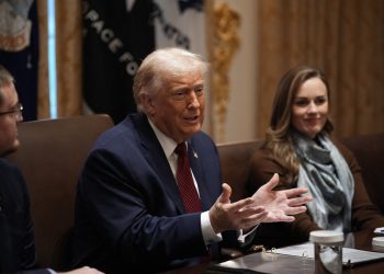 Exigen a Trump revelar justificación de ataques