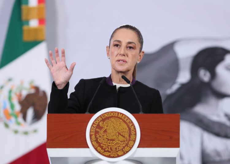 Sheinbaum critica elogios a Pinochet en Chile