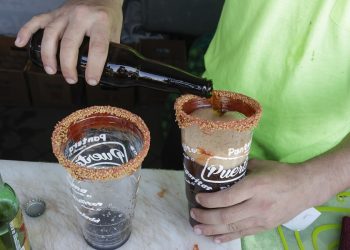 Analizan ruta jurídica para frenar venta de alcohol en cocheras